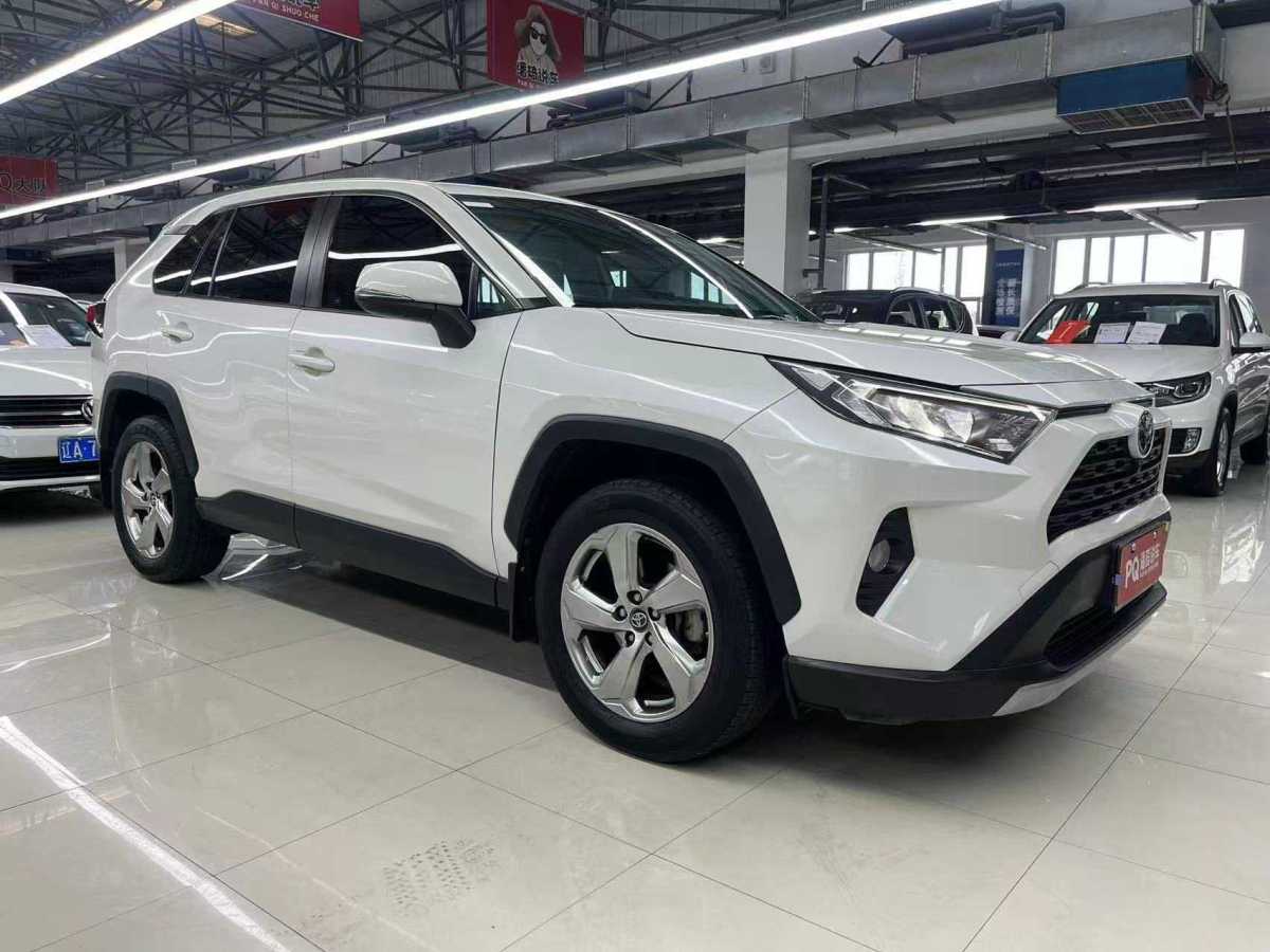 豐田 RAV4  2018款 榮放 2.0L CVT兩驅(qū)風(fēng)尚版圖片