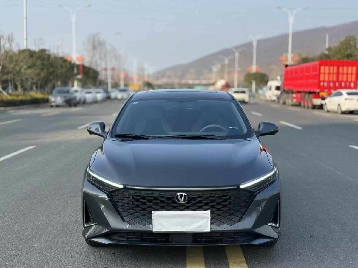 長安 長安UNI-V  2024款 1.5T 尊享型圖片