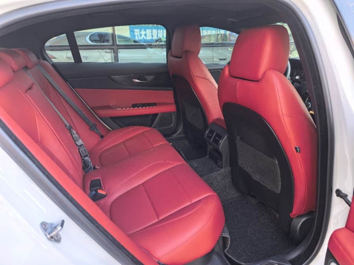 捷豹 XEL  2021款 2.0T 250PS 曜黑運(yùn)動(dòng)版圖片