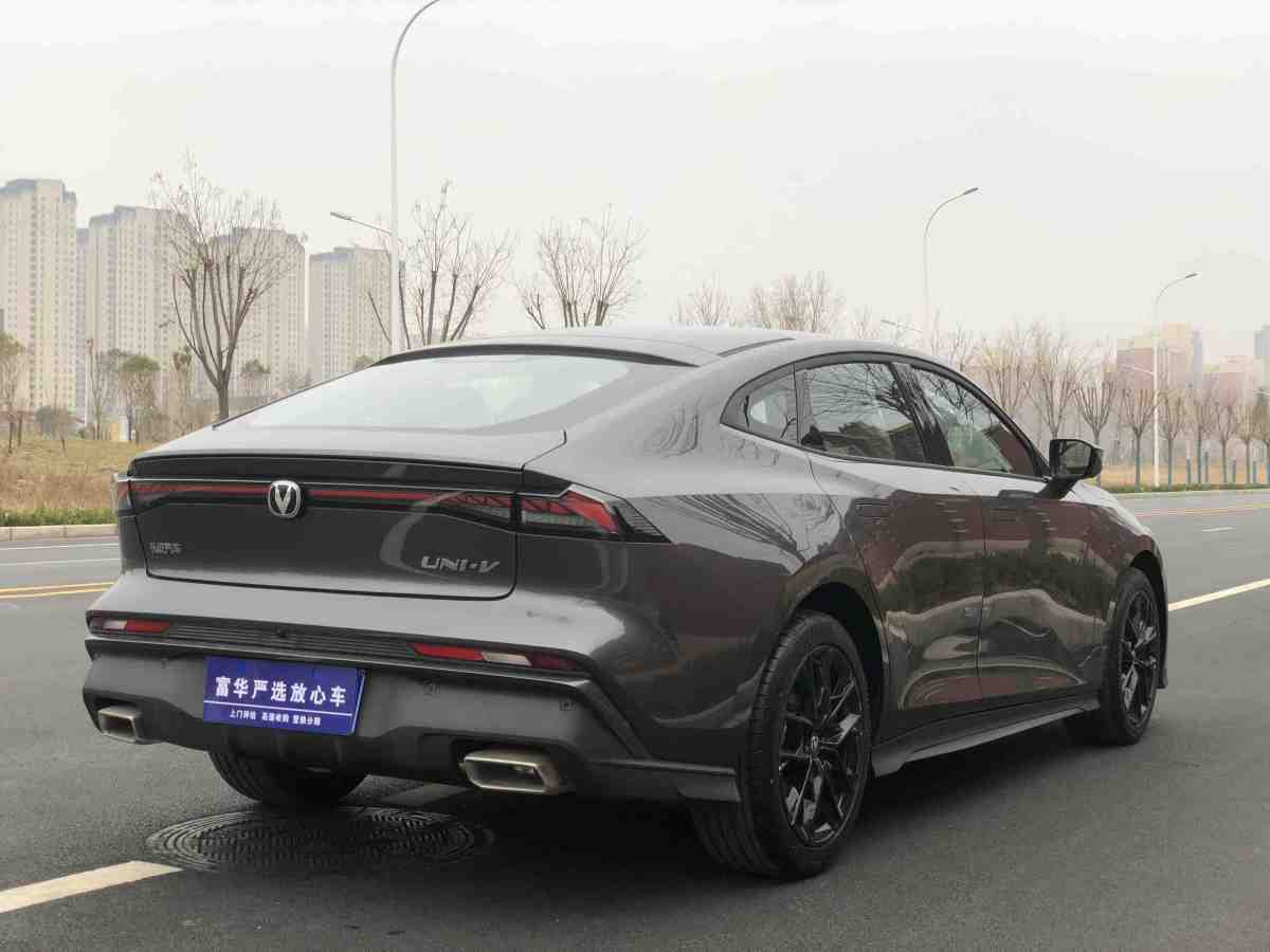 長(zhǎng)安 長(zhǎng)安UNI-V  2023款 1.5T 尊貴型圖片