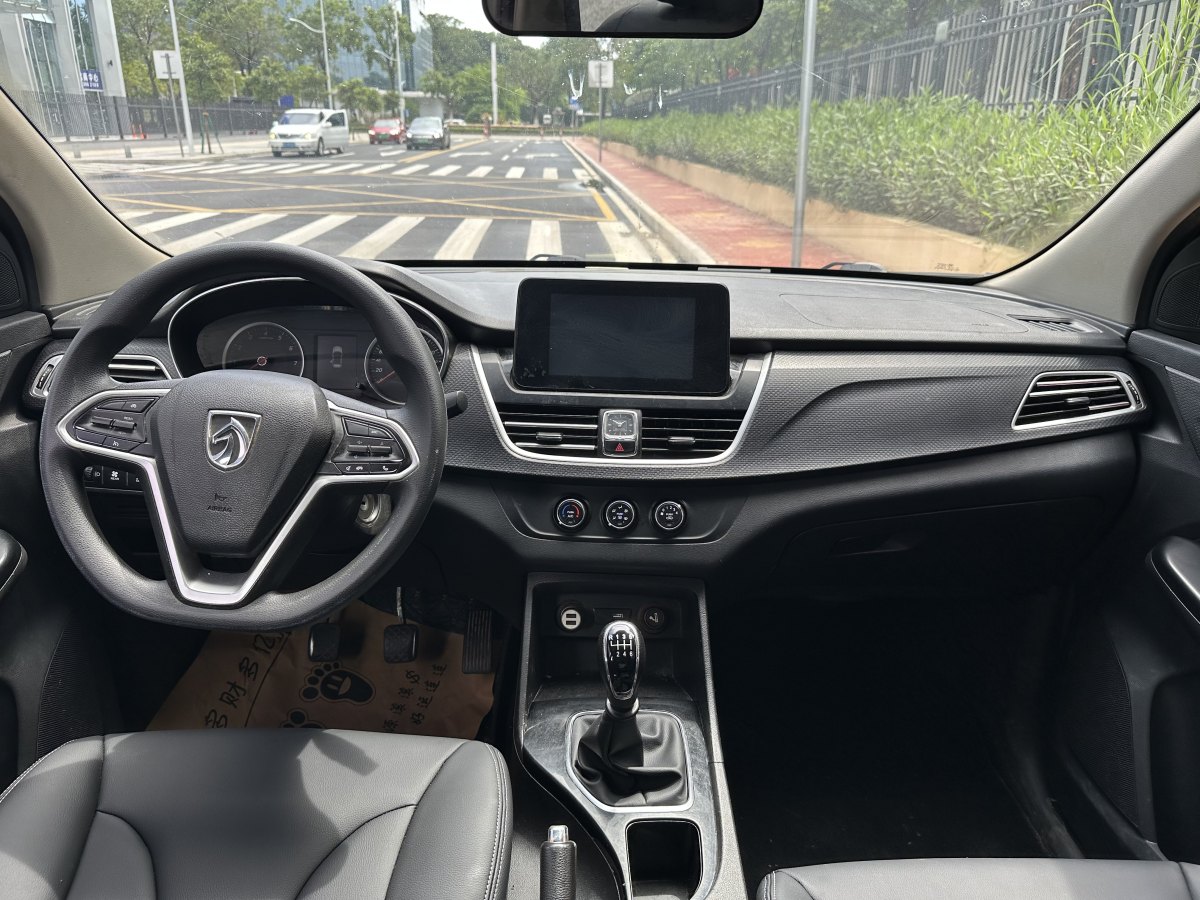 寶駿 730  2016款 1.5L 手動(dòng)舒適型 7座圖片