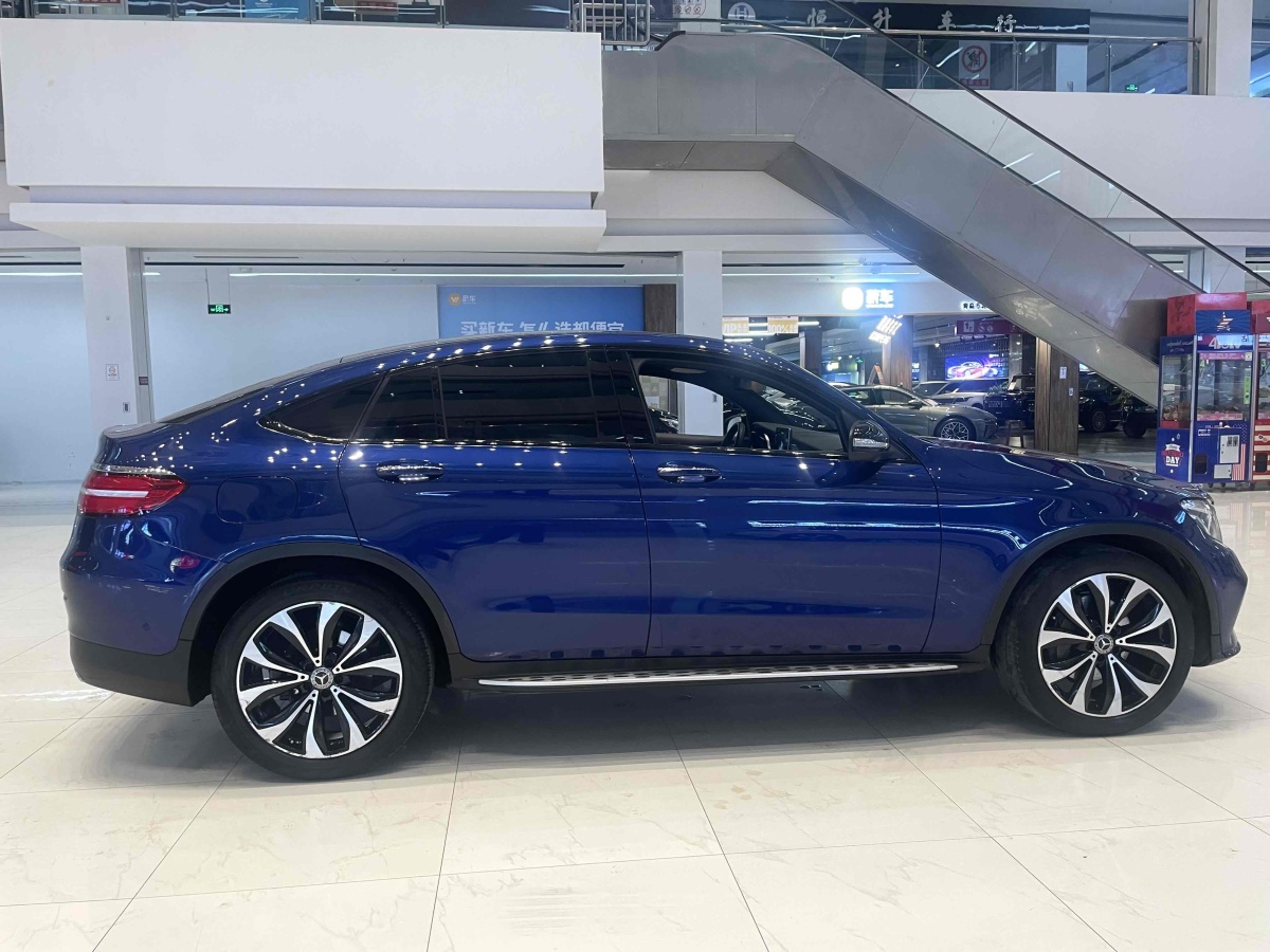 奔馳 奔馳GLC  2022款 改款 GLC 260 4MATIC 轎跑SUV圖片