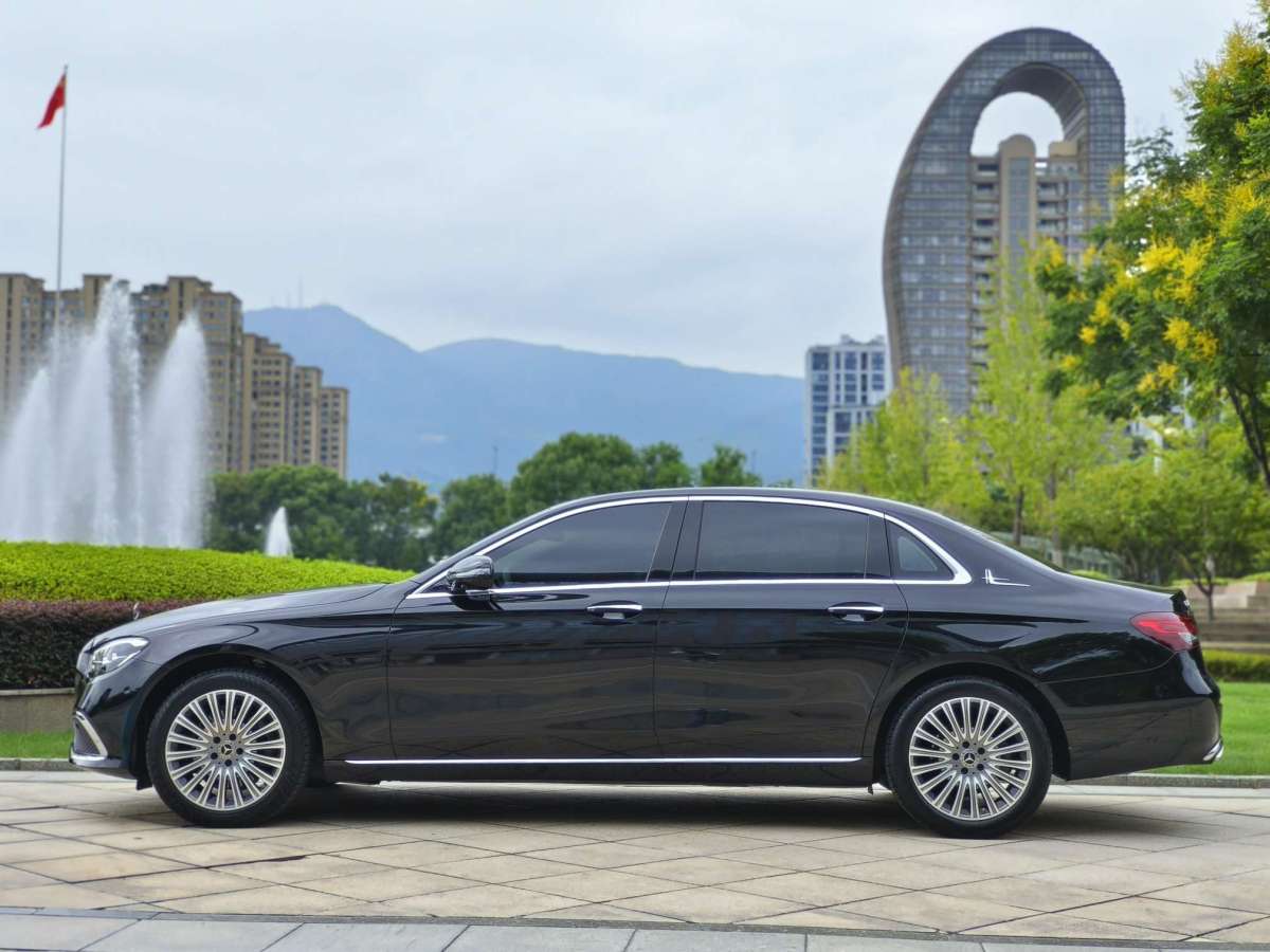 奔馳 奔馳E級(jí)  2022款 E 300 L 豪華型圖片