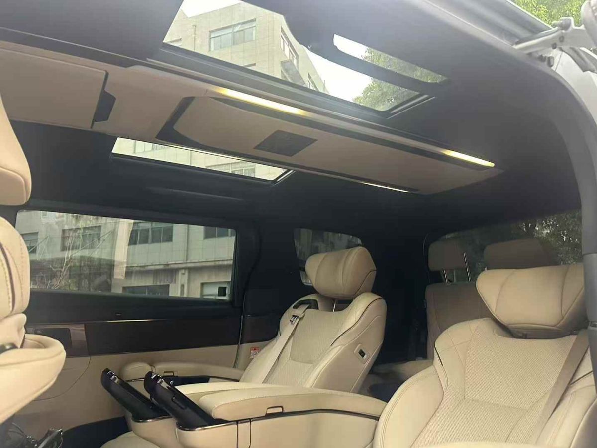 豐田 埃爾法  2025款 雙擎 2.5L 尊貴黃金版圖片