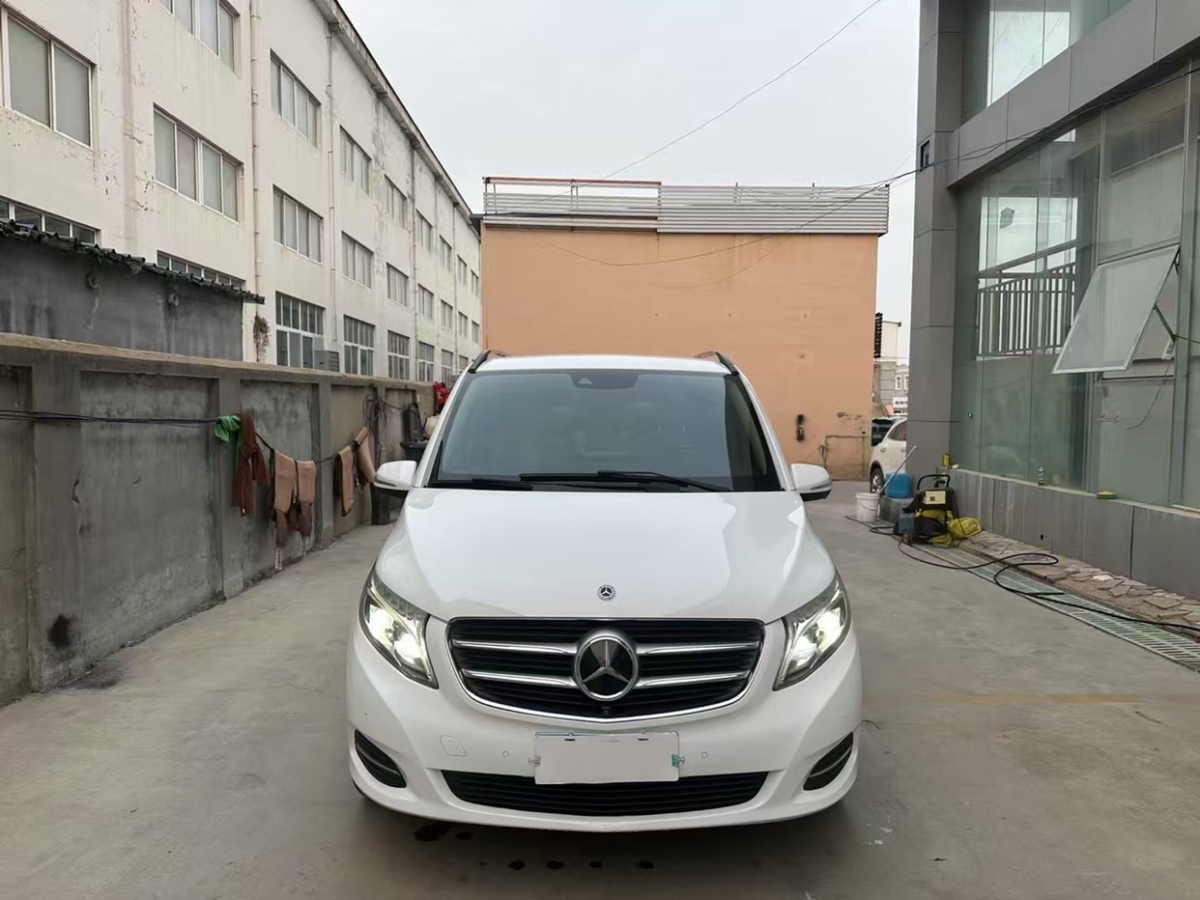 奔馳 V級(jí)  2017款 V 260 L 尊貴加長(zhǎng)版圖片