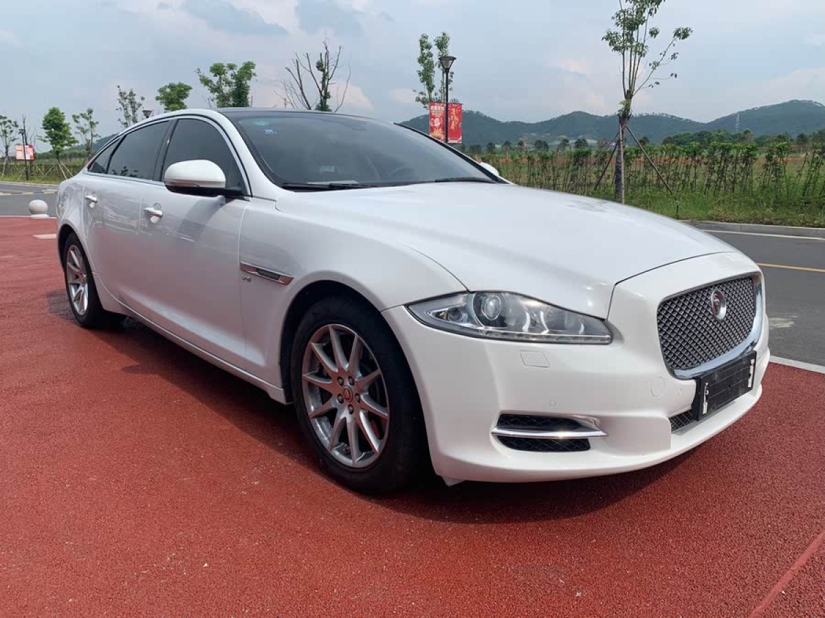 捷豹 XJ  2015款 XJL 2.0T 兩驅(qū)典雅商務(wù)版圖片