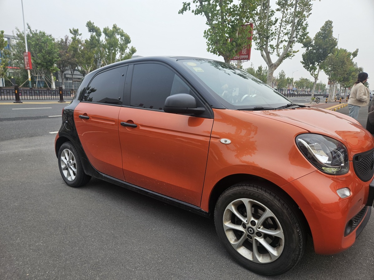 2016年5月smart fortwo  2015款 1.0L 52千瓦硬頂靈動(dòng)版