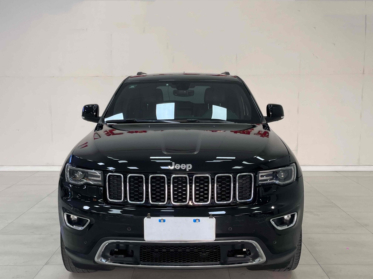 2019年7月Jeep 大切諾基  2017款 3.0L 舒享導(dǎo)航版