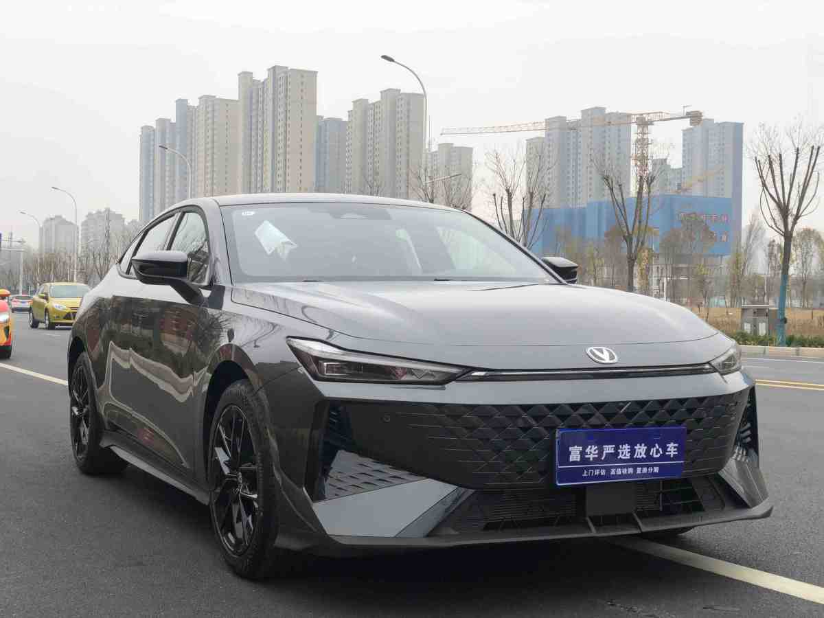 長(zhǎng)安 長(zhǎng)安UNI-V  2023款 1.5T 尊貴型圖片