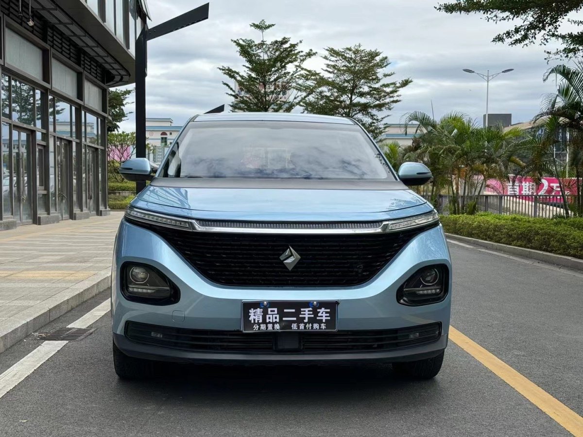 寶駿 RM-5  2019款 1.5L CVT 24小時(shí)在線精英型 6座圖片