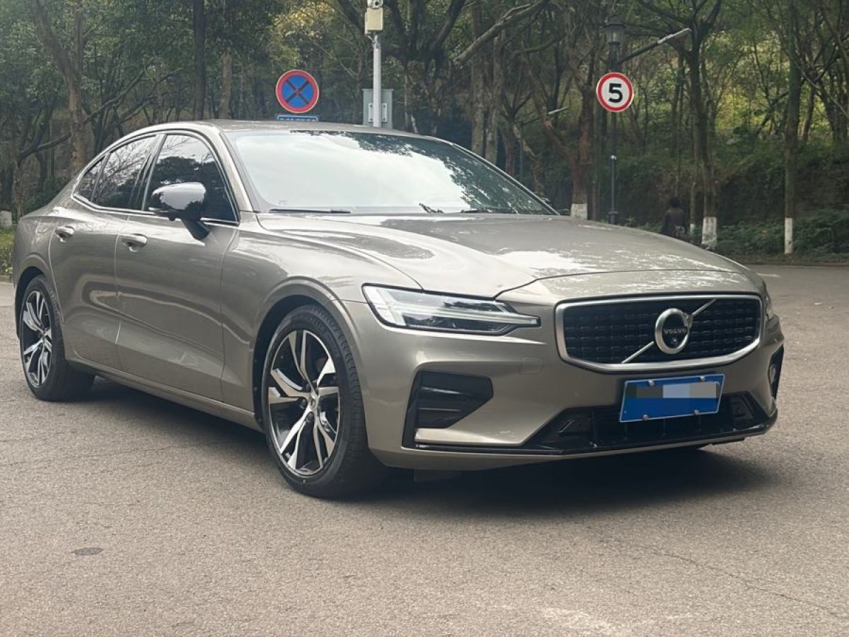 沃爾沃 S60L  2020款 T4 智遠(yuǎn)運(yùn)動版圖片