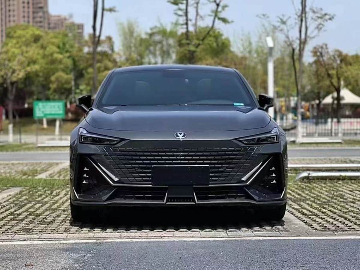 長安 長安UNI-V  2022款 1.5T 尊貴型圖片