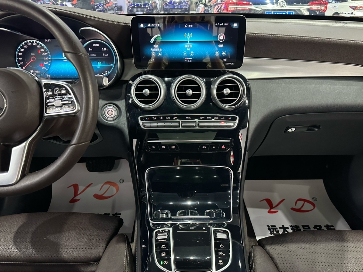 奔馳 奔馳GLC  2018款 改款 GLC 260 4MATIC 動(dòng)感型圖片