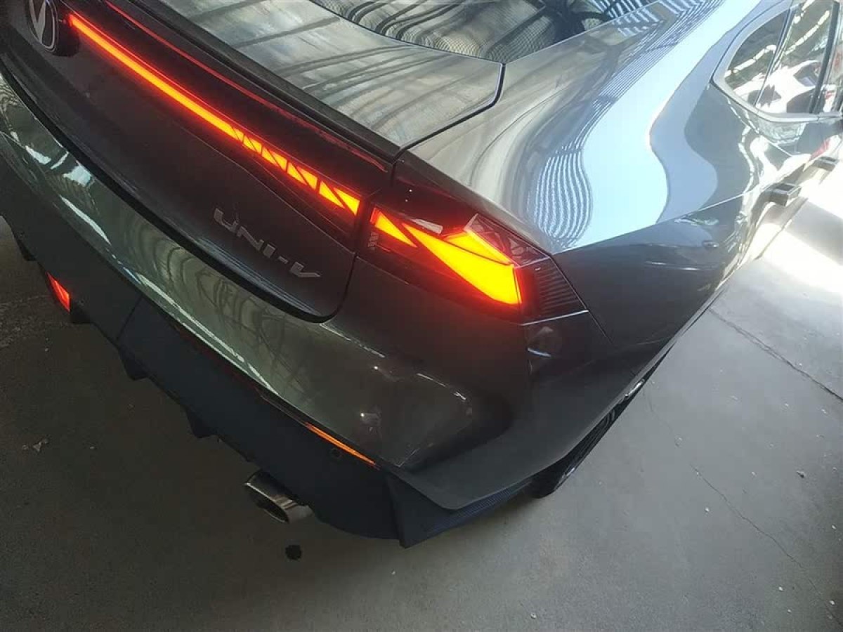 長安 長安UNI-V  2022款 1.5T 尊貴型圖片