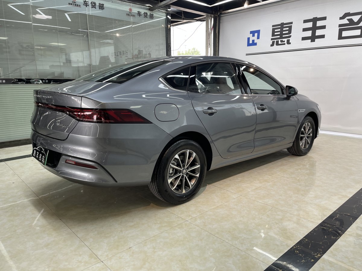 比亞迪 秦PLUS  2024款 榮耀版 DM-i 55KM領(lǐng)先型圖片