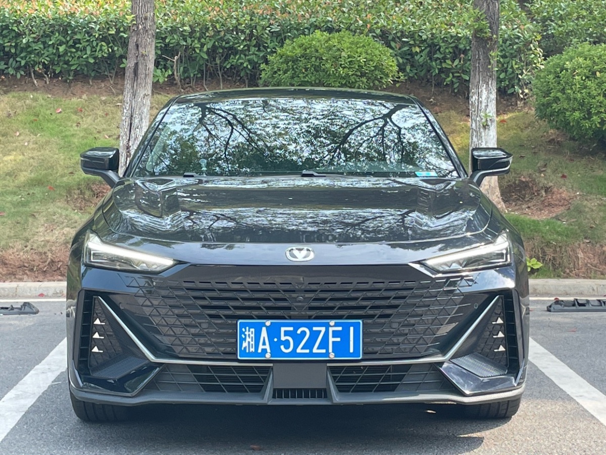 長(zhǎng)安 長(zhǎng)安UNI-V  2023款 1.5T 尊貴型圖片