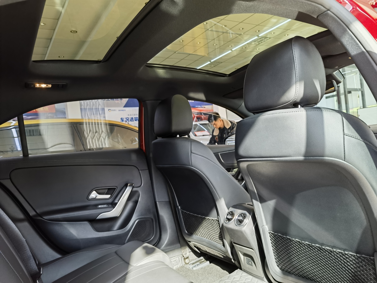 奔驰 奔驰A级  2022款 改款 A 200 L 运动轿车动感型图片