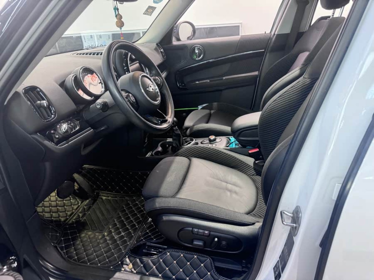 MINI COUNTRYMAN  2018款 1.5T COOPER ALL4 經(jīng)典派圖片