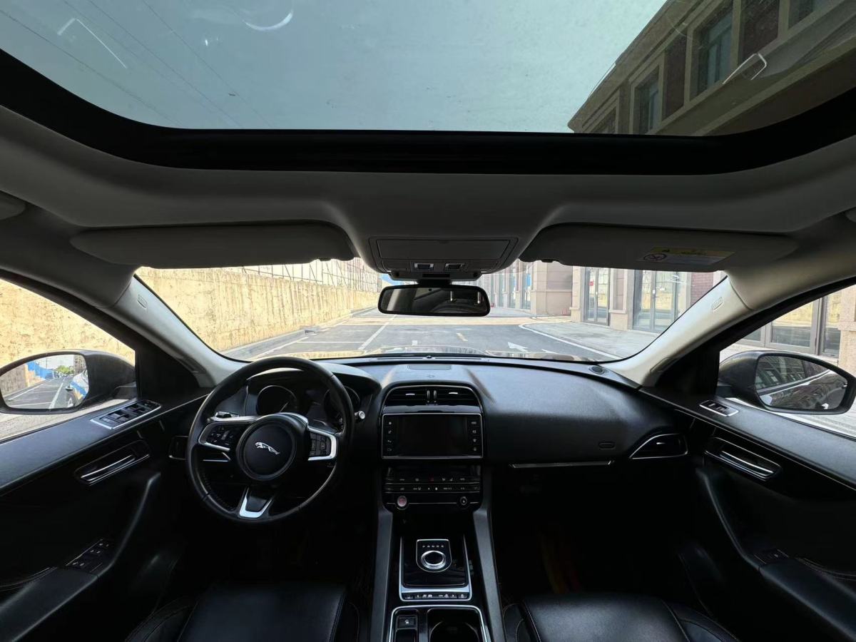 捷豹 F-PACE  2018款 改款 2.0T 四驅(qū)R-Sport運(yùn)動(dòng)版圖片