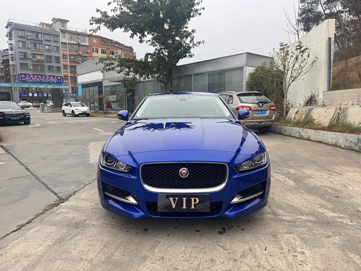 捷豹 XE  2018款 2.0T 200PS 兩驅(qū)R-Sport運(yùn)動(dòng)版圖片