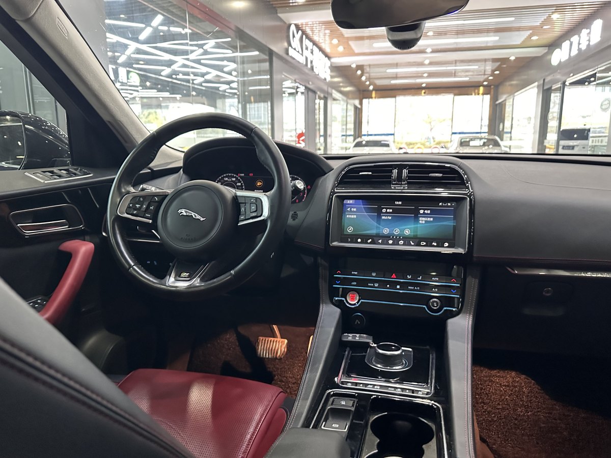 捷豹 F-PACE  2019款 2.0T 四驅(qū)R-Sport運(yùn)動版圖片