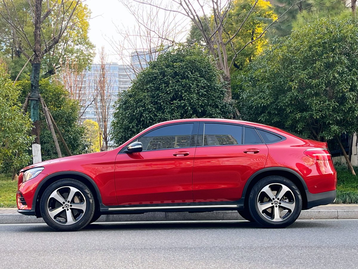 2018年8月奔馳 奔馳GLC  2022款 改款 GLC 300 4MATIC 轎跑SUV