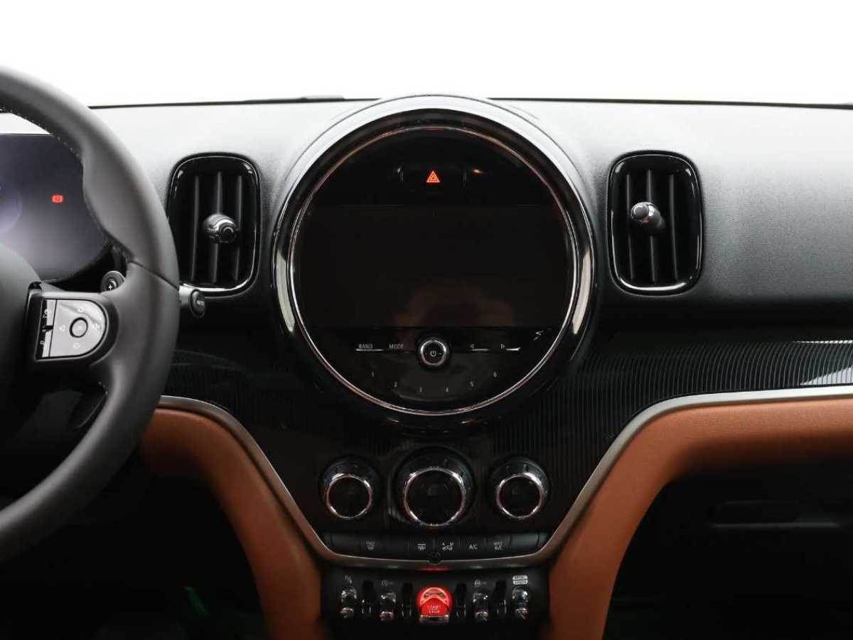 MINI COUNTRYMAN  2023款 2.0T COOPER S ALL4 鑒賞家圖片