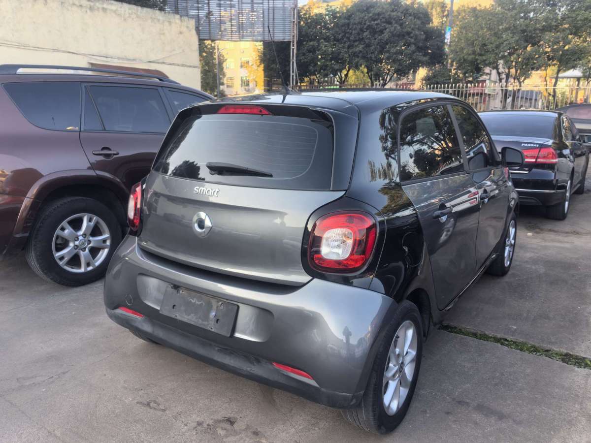 smart fortwo  2017款 1.0L 52千瓦灰引力特別版圖片