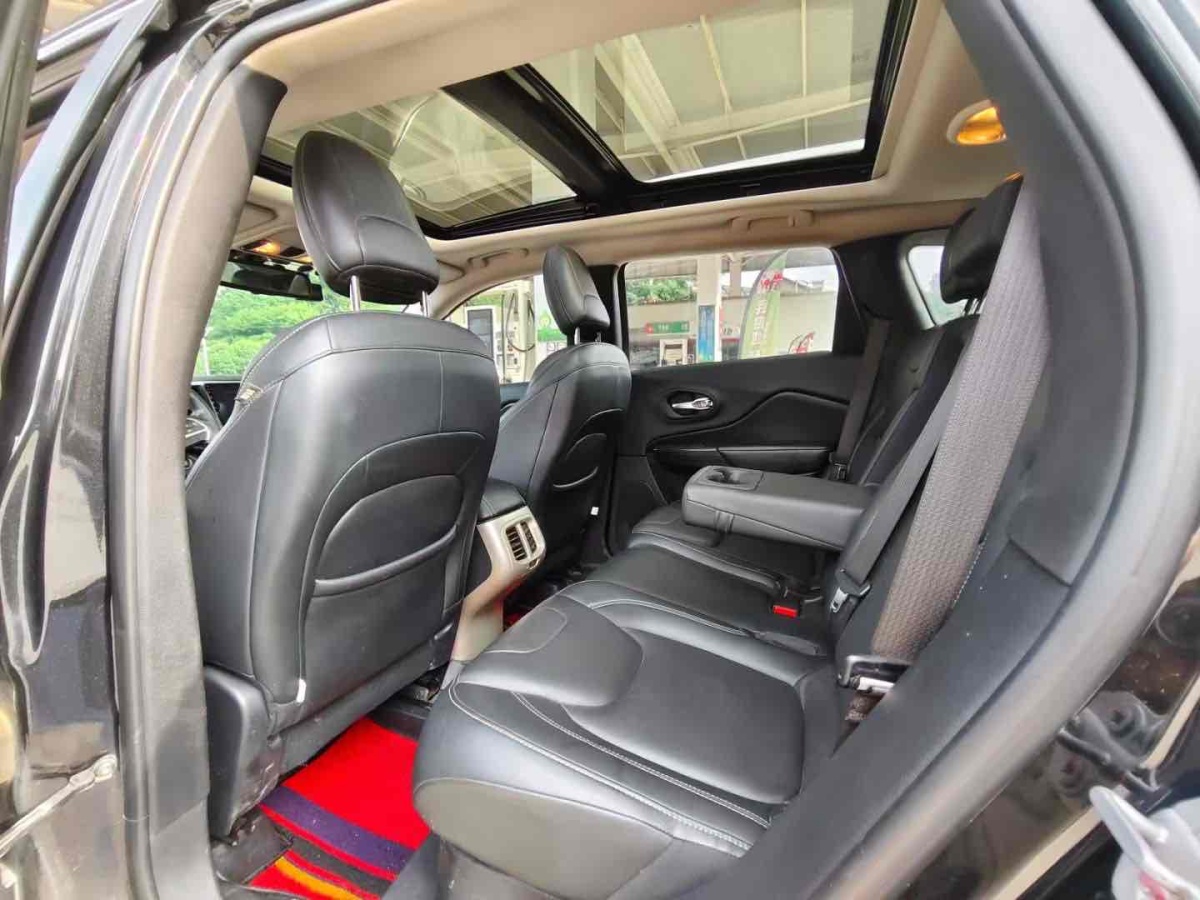 Jeep 自由光  2016款 2.4L 領(lǐng)先版圖片