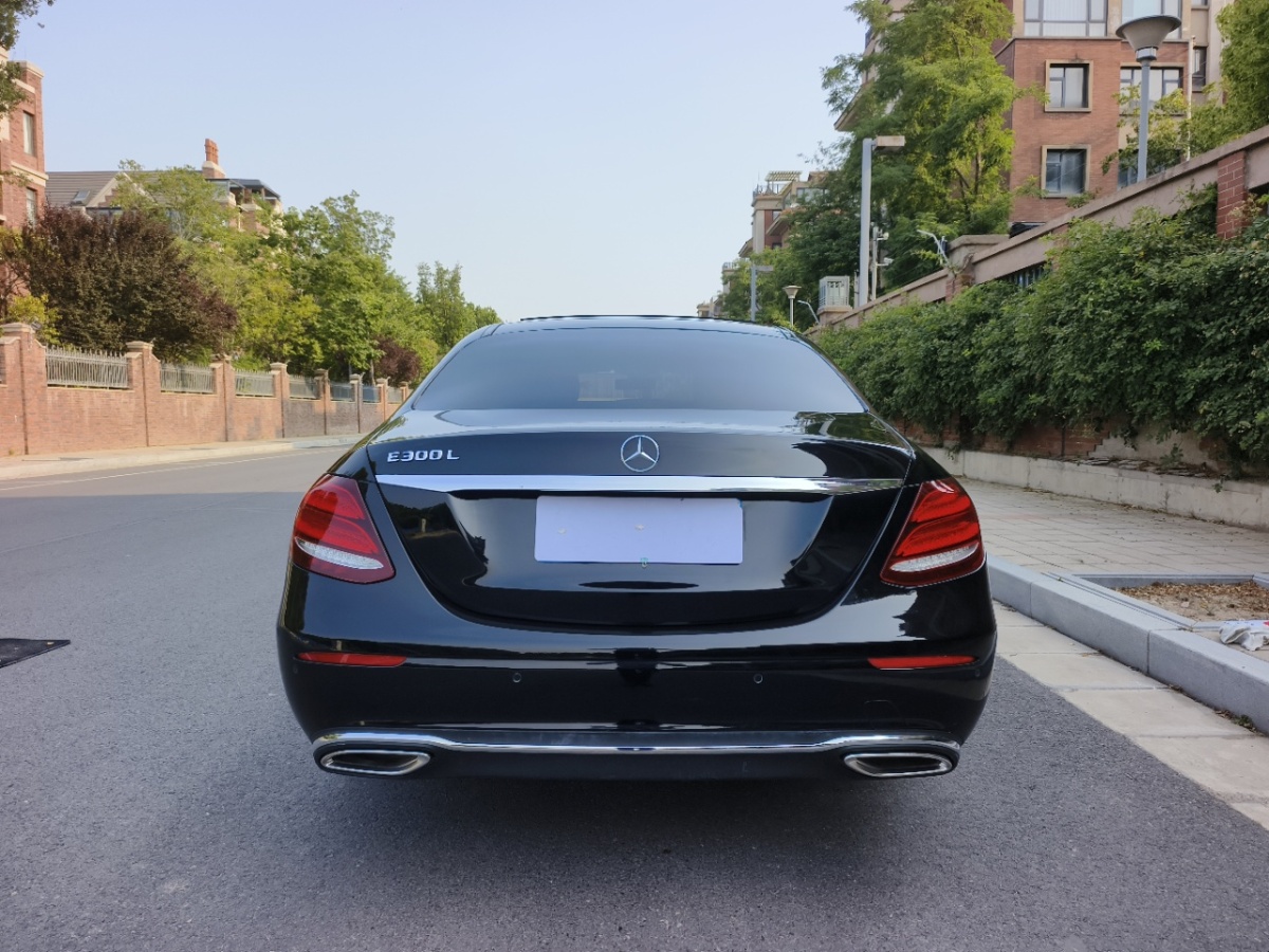 奔馳 奔馳E級(jí)  2019款 改款 E 300 L 運(yùn)動(dòng)豪華型圖片