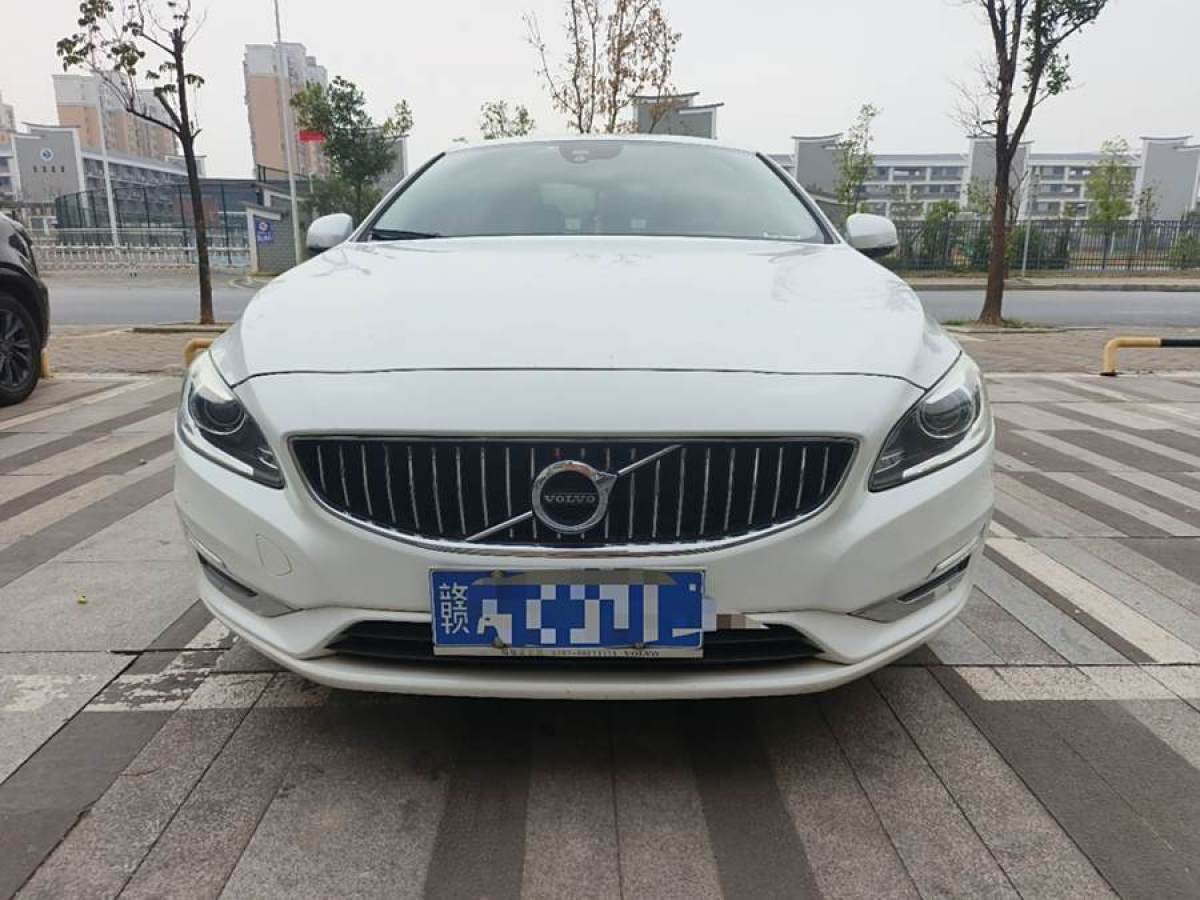 沃爾沃 S60L  2018款 T3 智進(jìn)進(jìn)取版圖片