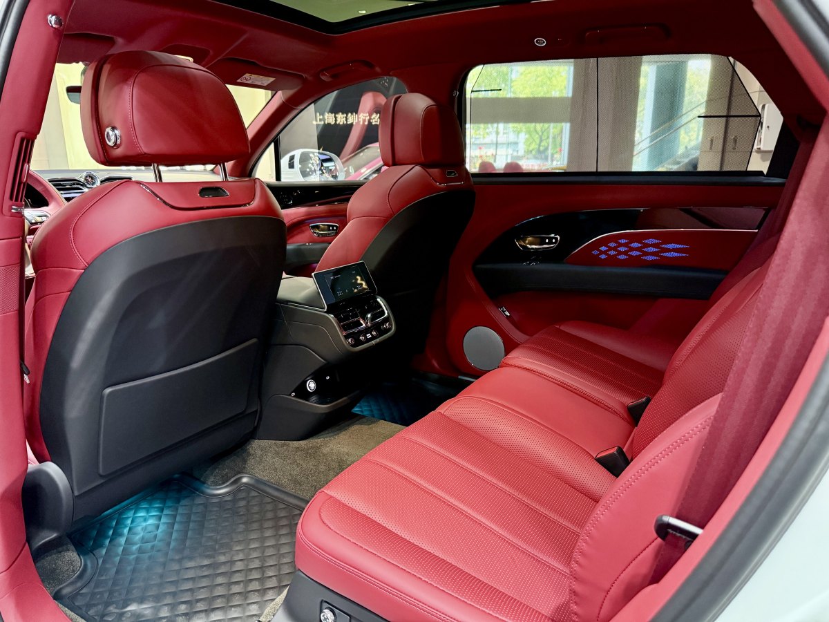 賓利 添越  2023款 4.0T V8 長(zhǎng)軸距版圖片