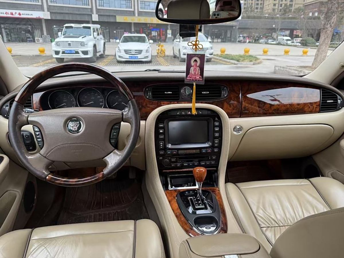 捷豹 XJ  2007款 XJ6L 3.0皇家加長版圖片