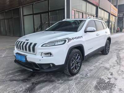 2020年10月 Jeep 自由光 2.0L 兩驅(qū)經(jīng)典運(yùn)動(dòng)版圖片