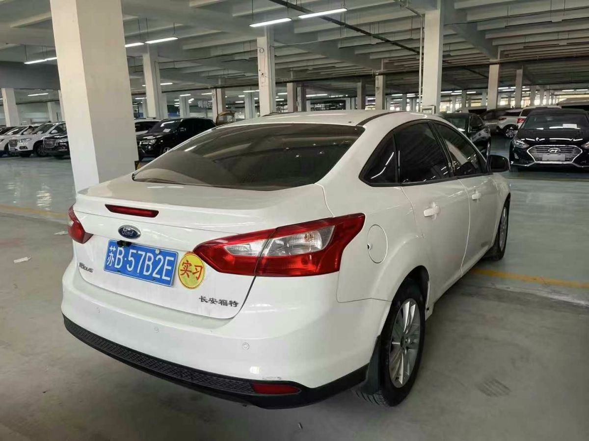 福特 ?？怂? 2013款 三廂經(jīng)典 1.8L 自動(dòng)基本型圖片