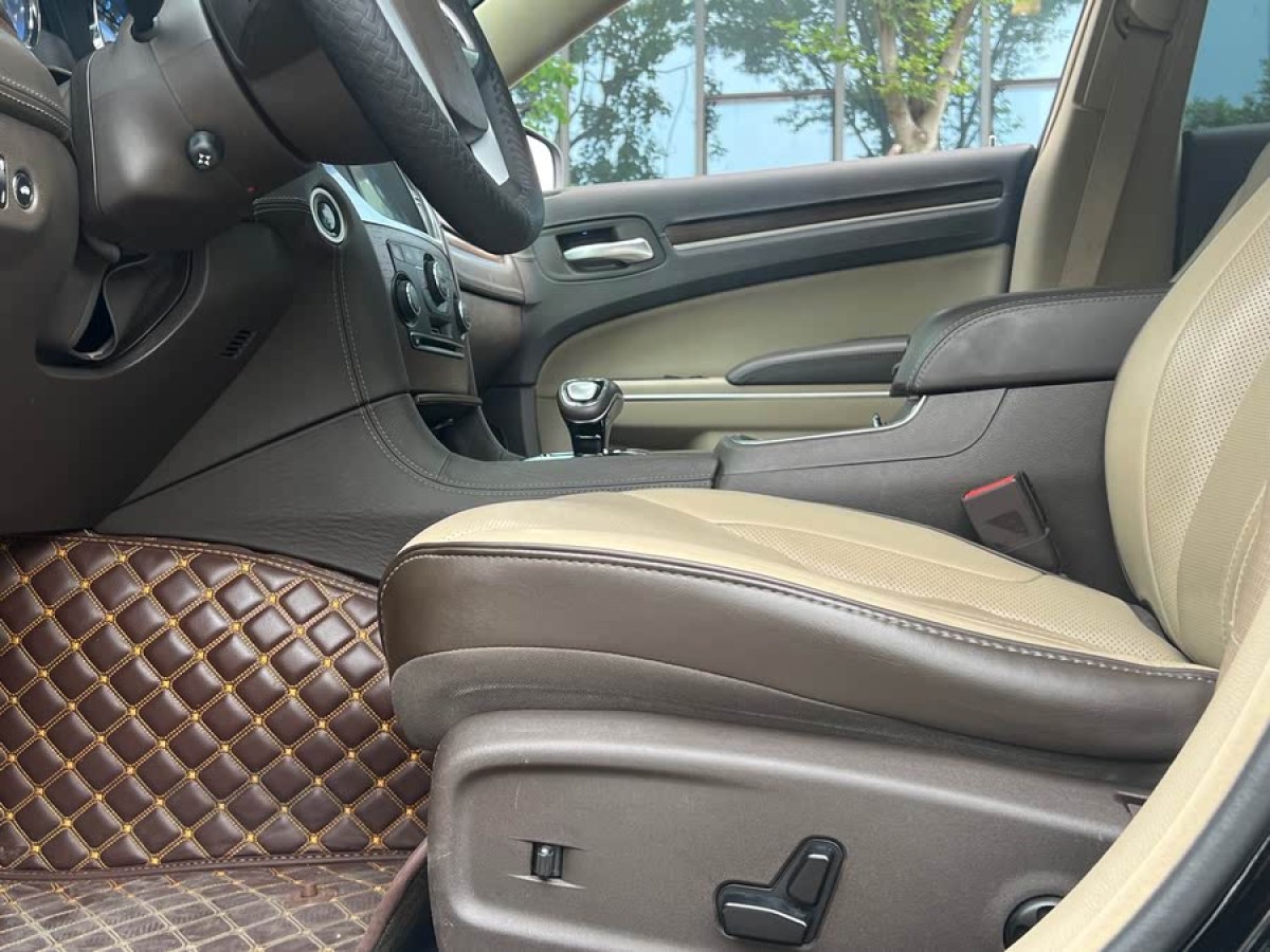 克萊斯勒 300C  2014款 3.0L 卓越版圖片