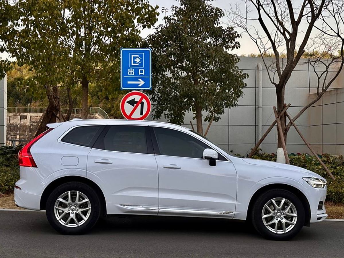 沃爾沃 XC60  2020款 T5 四驅(qū)智逸豪華版圖片