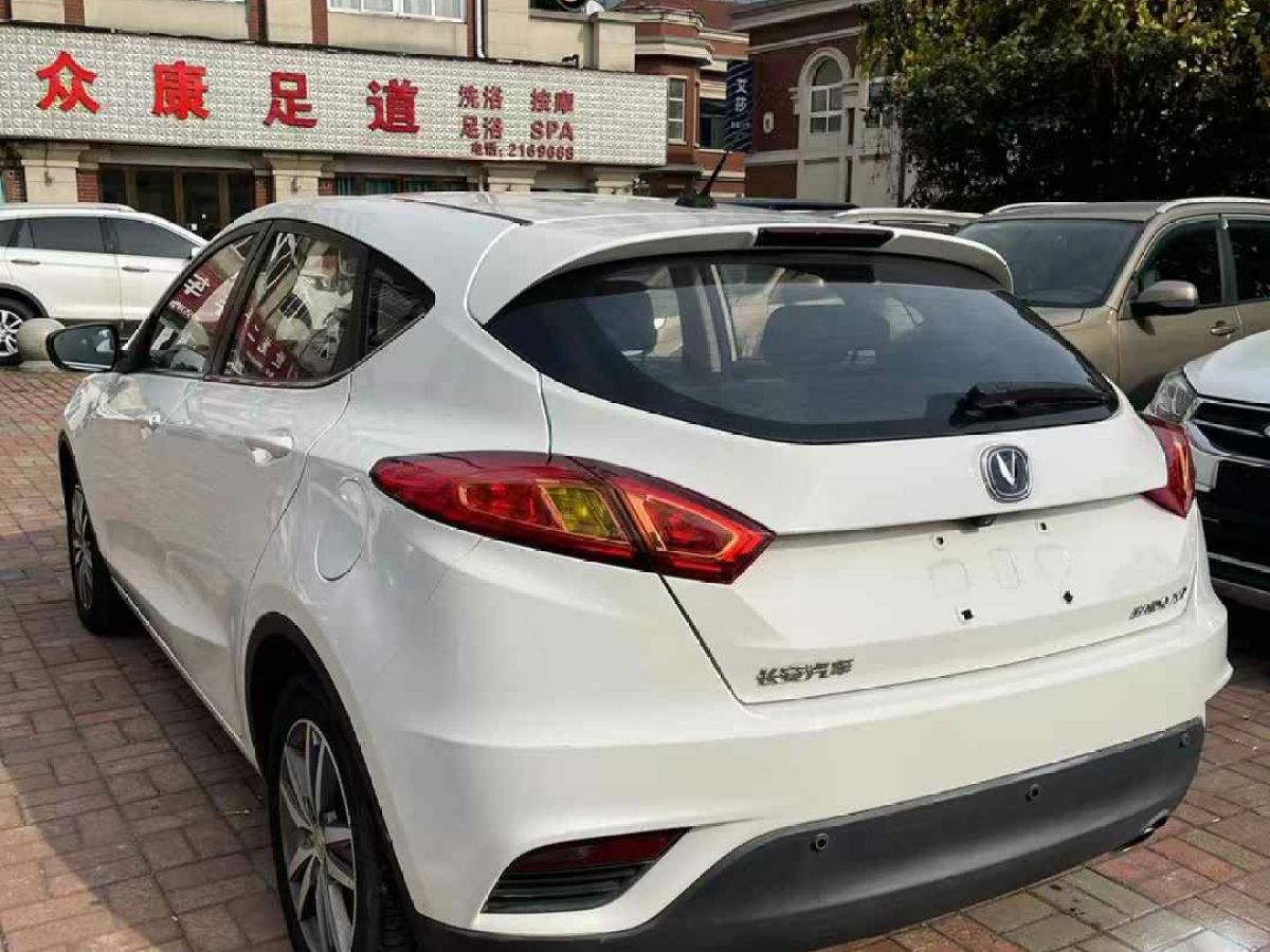 長(zhǎng)安 逸動(dòng)  2015款 1.6L 手動(dòng)旗艦型圖片