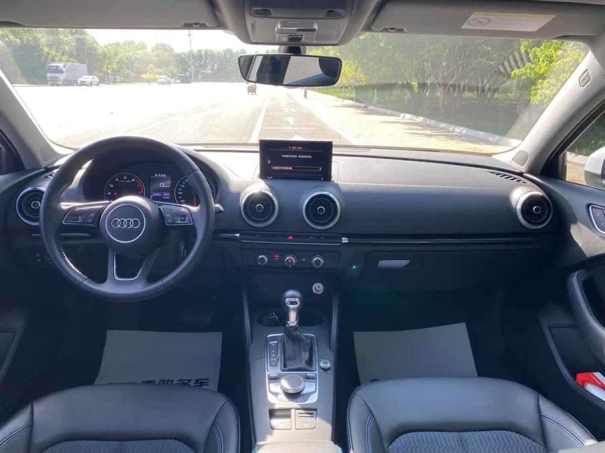 奧迪 奧迪A3  2018款 30周年年型 Limousine 35 TFSI 時(shí)尚型圖片