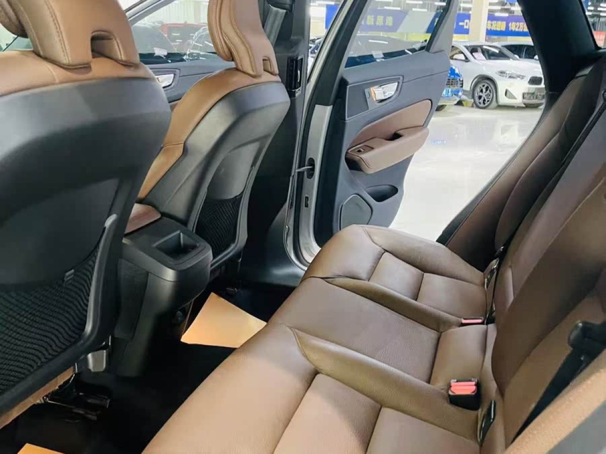 沃爾沃 XC60  2022款 B5 四驅智遠豪華版圖片