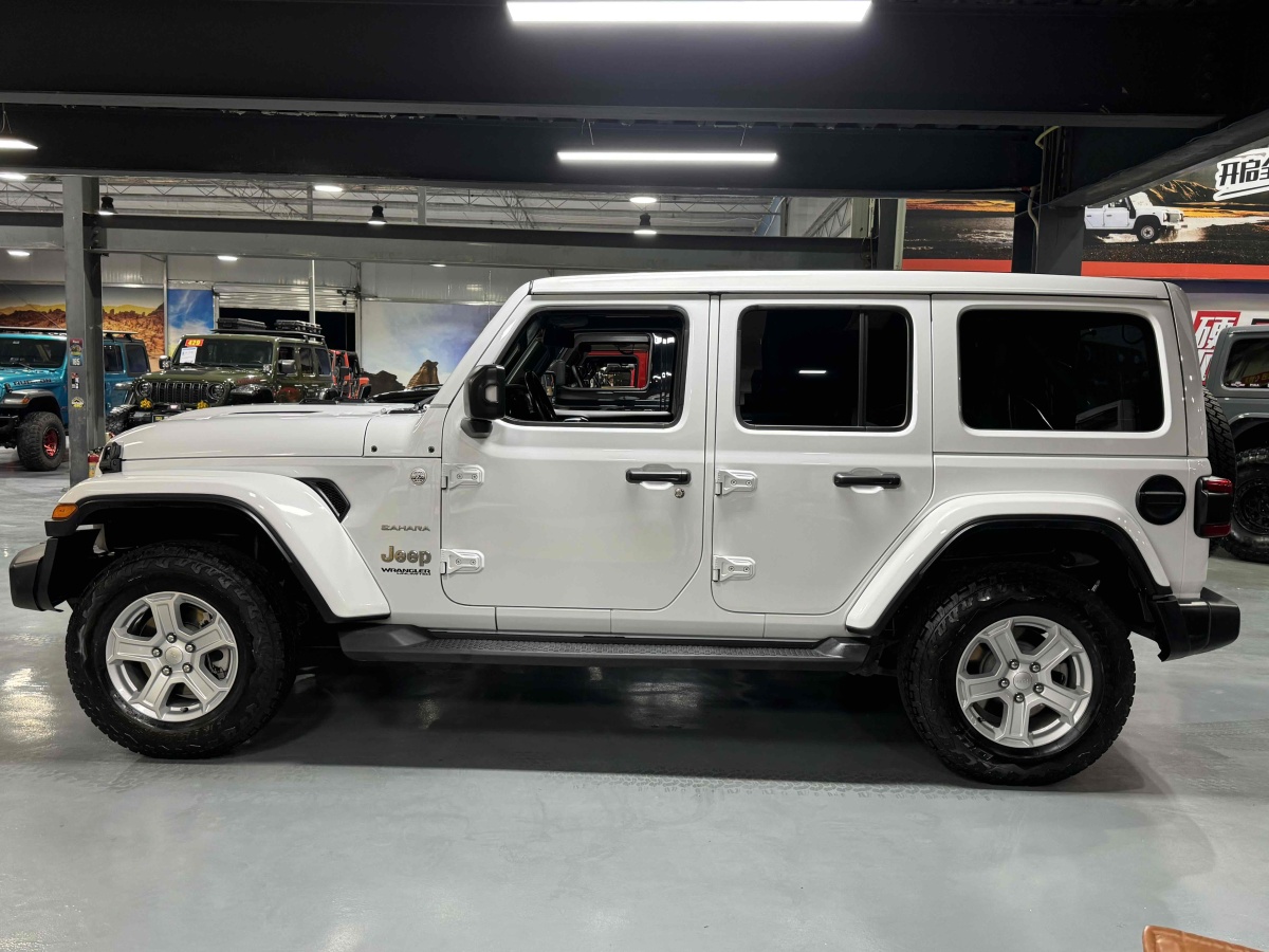 Jeep 牧馬人  2019款 2.0T Sahara 四門版 國(guó)VI圖片