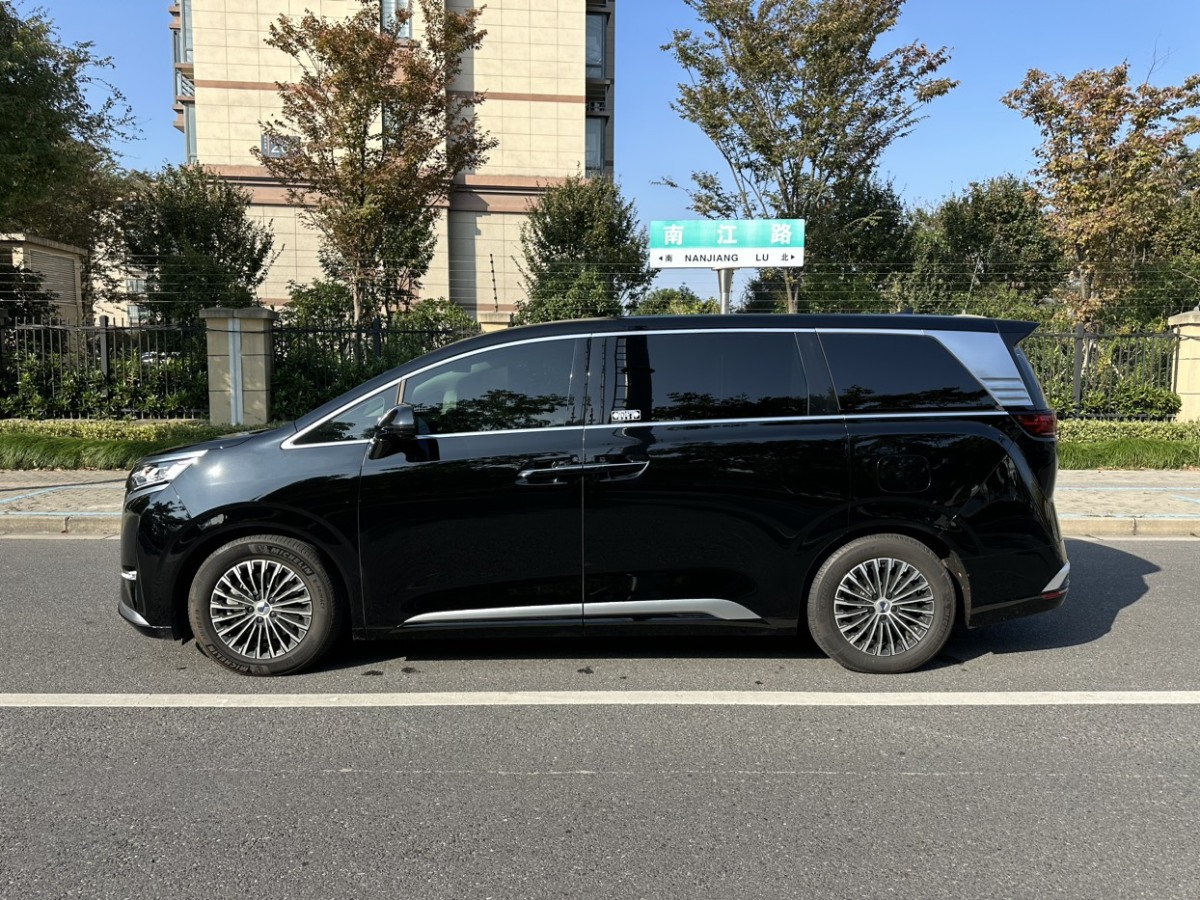 騰勢 騰勢D9  2024款 DM-i 980 四驅(qū)尊貴型圖片