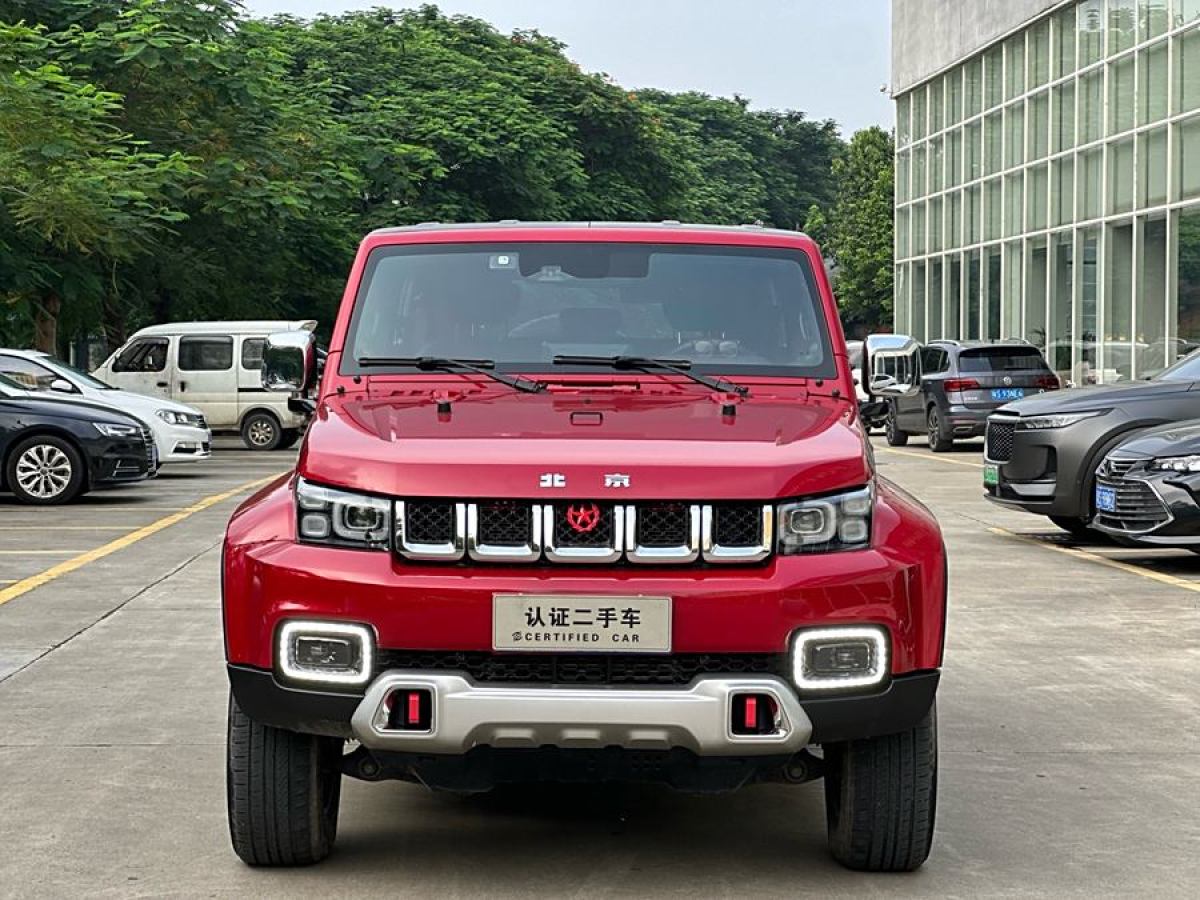 北京 BJ40  2020款 2.0T 自動四驅(qū)城市獵人版?zhèn)b客型圖片