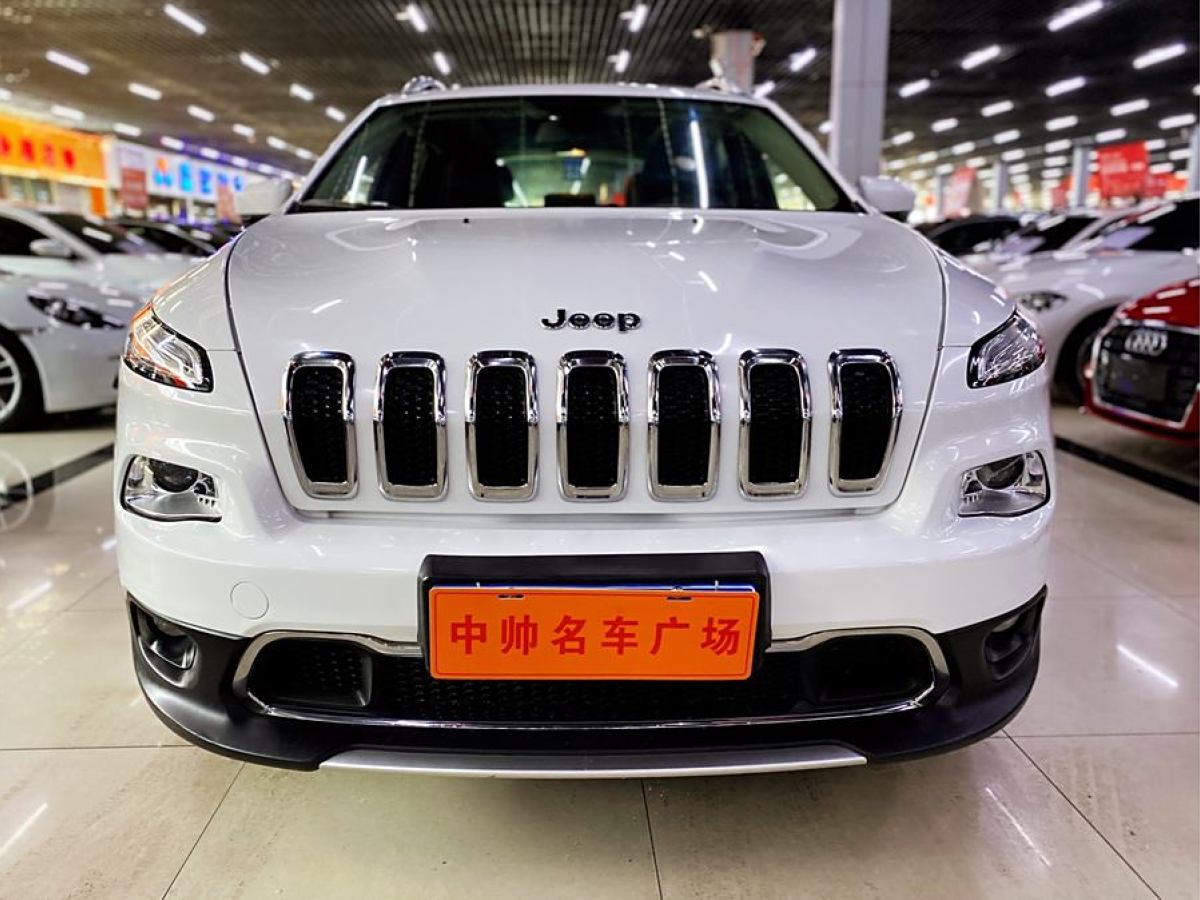 Jeep 自由光  2019款 2.0L 两驱典尚版图片