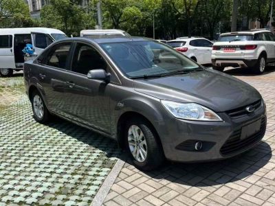 2014年1月 福特 福克斯 兩廂經(jīng)典 1.8L 手動(dòng)酷白典藏版圖片