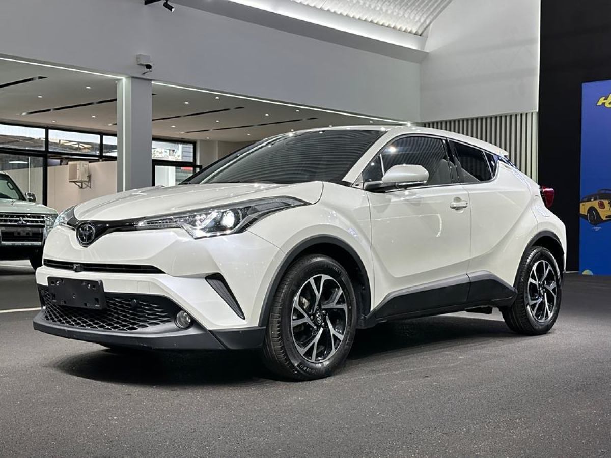 豐田 C-HR  2020款 2.0L 領(lǐng)先版圖片