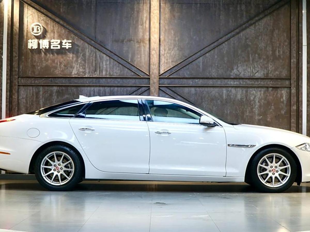 捷豹 XJ  2015款 XJL 3.0 SC 四驅(qū)全景商務(wù)版圖片