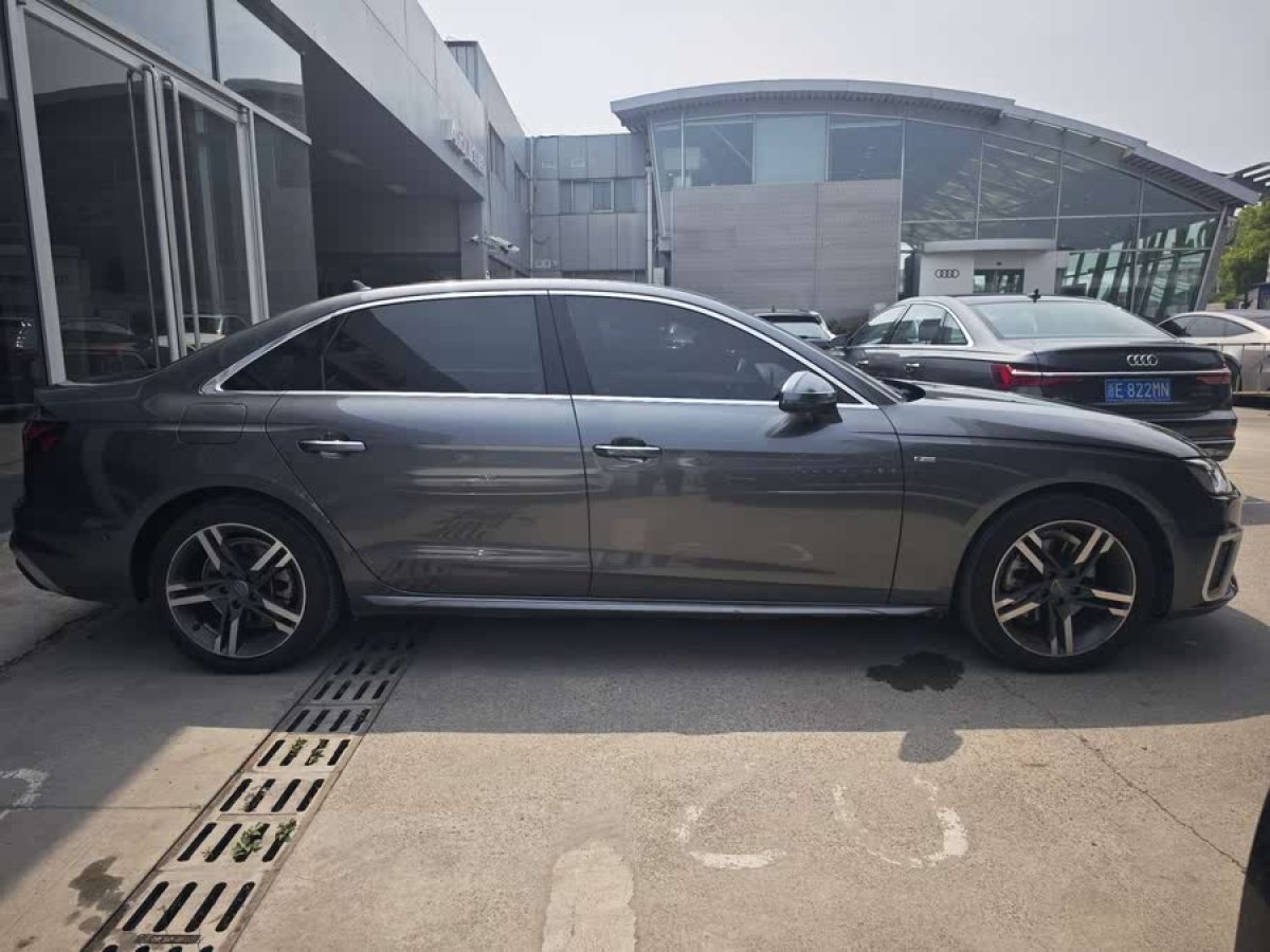 奧迪 奧迪A4L  2022款 40 TFSI 豪華動(dòng)感型圖片