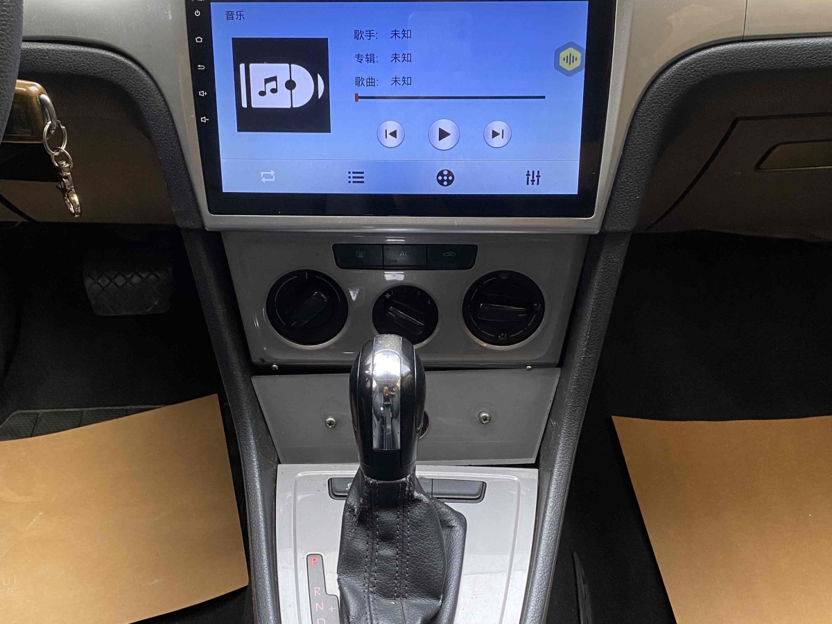 大眾 朗逸  2013款 改款經(jīng)典 1.6L 自動舒適版圖片