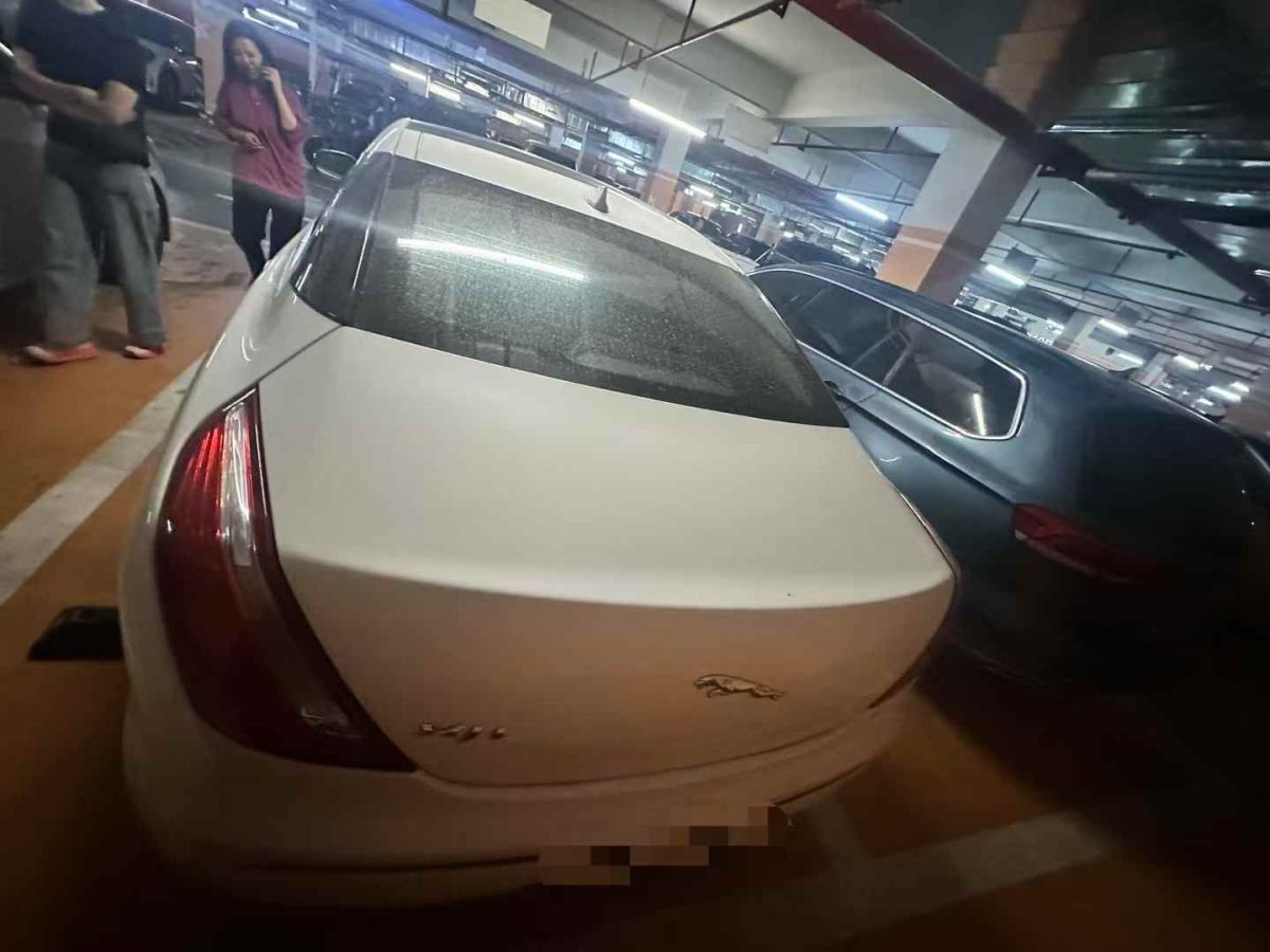 捷豹 XJ  2013款 XJL 2.0T 全景商務(wù)版圖片
